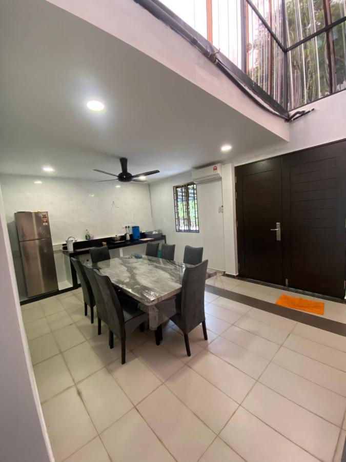 15pax 3 Bedroom Kids Swimming Pool, Pool Table, Bbq Near Spice Arena, Airport Penang Bayan Lepas