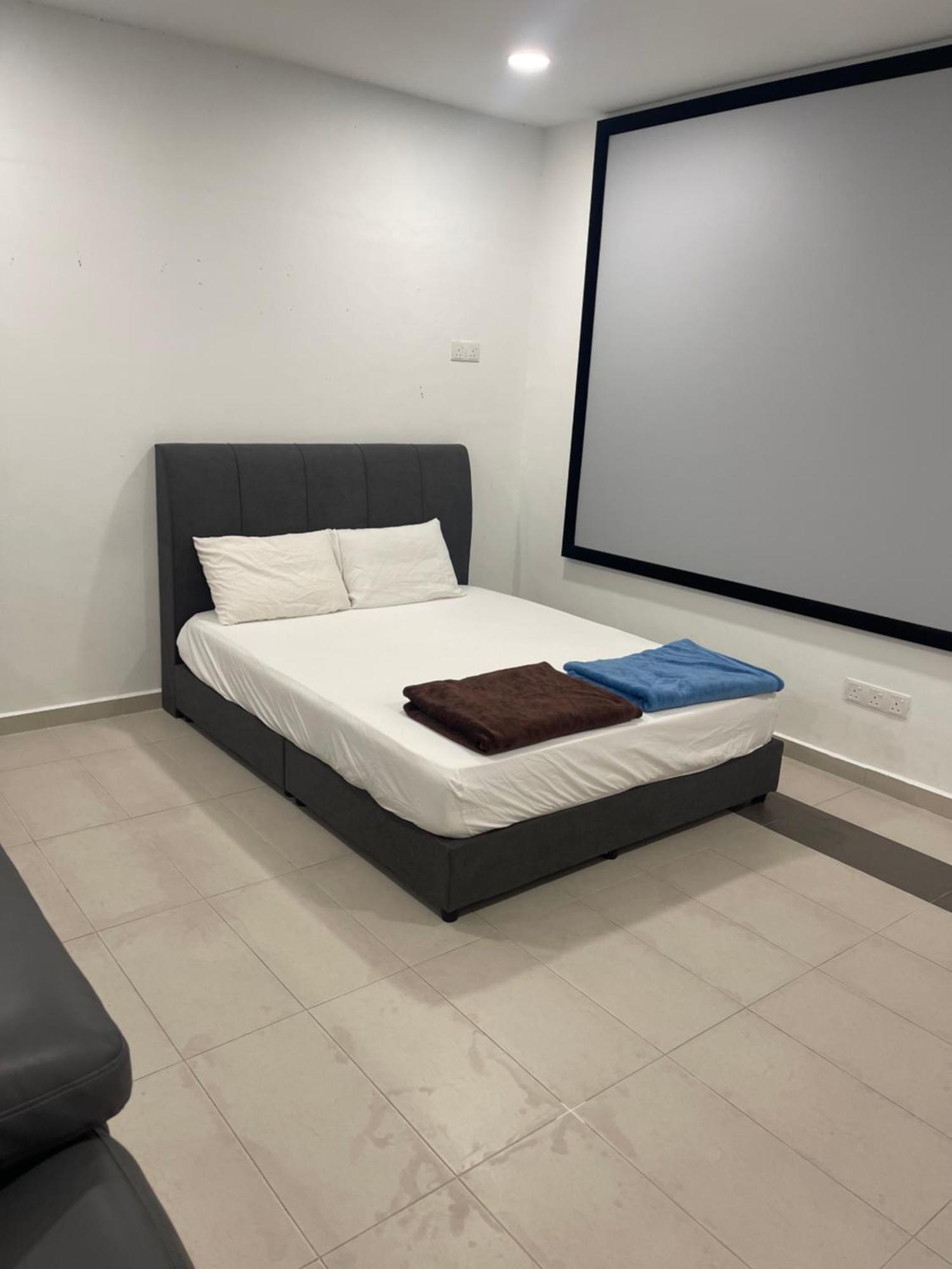 15pax 3 Bedroom Kids Swimming Pool, Pool Table, Bbq Near Spice Arena, Airport Penang Bayan Lepas
